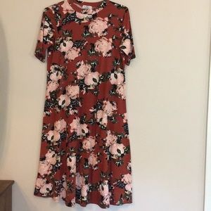 Shop Stevie Floral midi dress Size Large